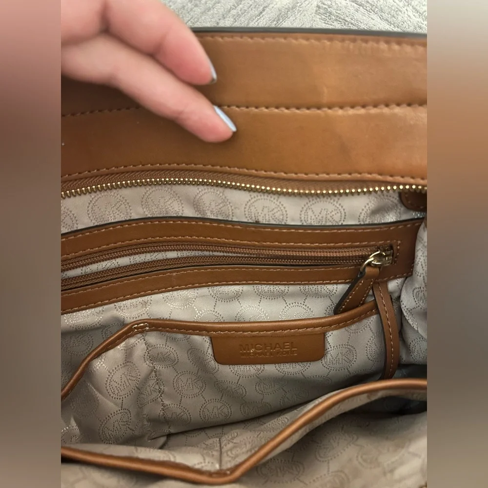 Michael Kors Purse - Bag - Picture 5 of 7